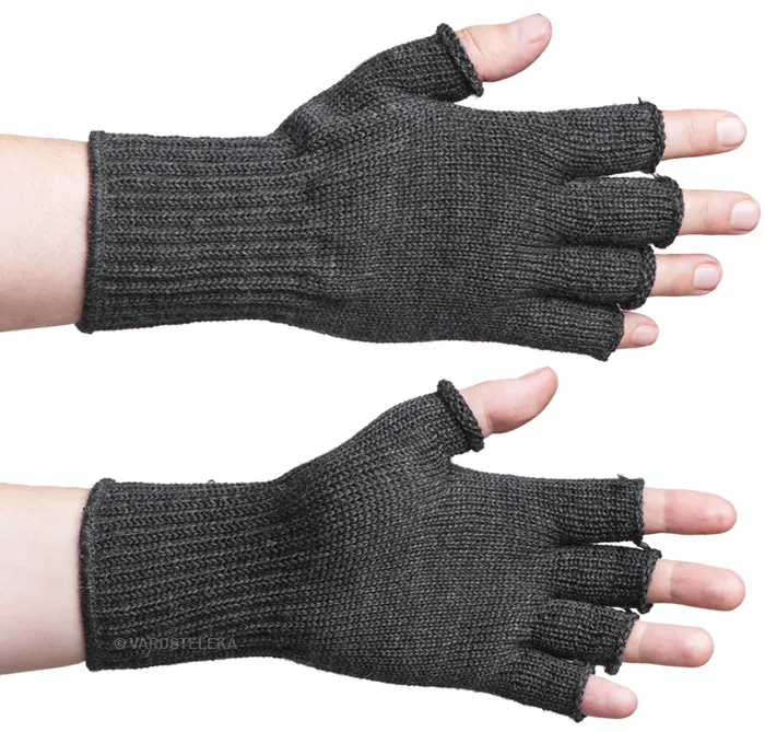 Reference: grey fingerless knitted gloves.